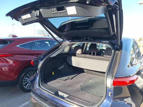 Used 2024 Toyota Venza LE image 34