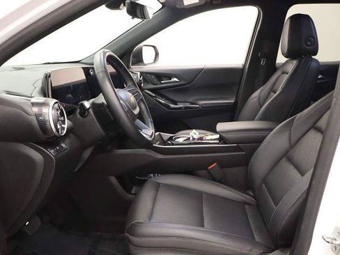 Used 2025 Chevrolet Equinox LT w/ Convenience Package II FWD image 17