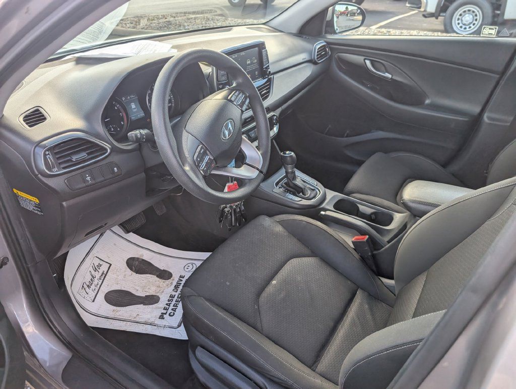 Used 2020 Hyundai Elantra GT FWD image 13