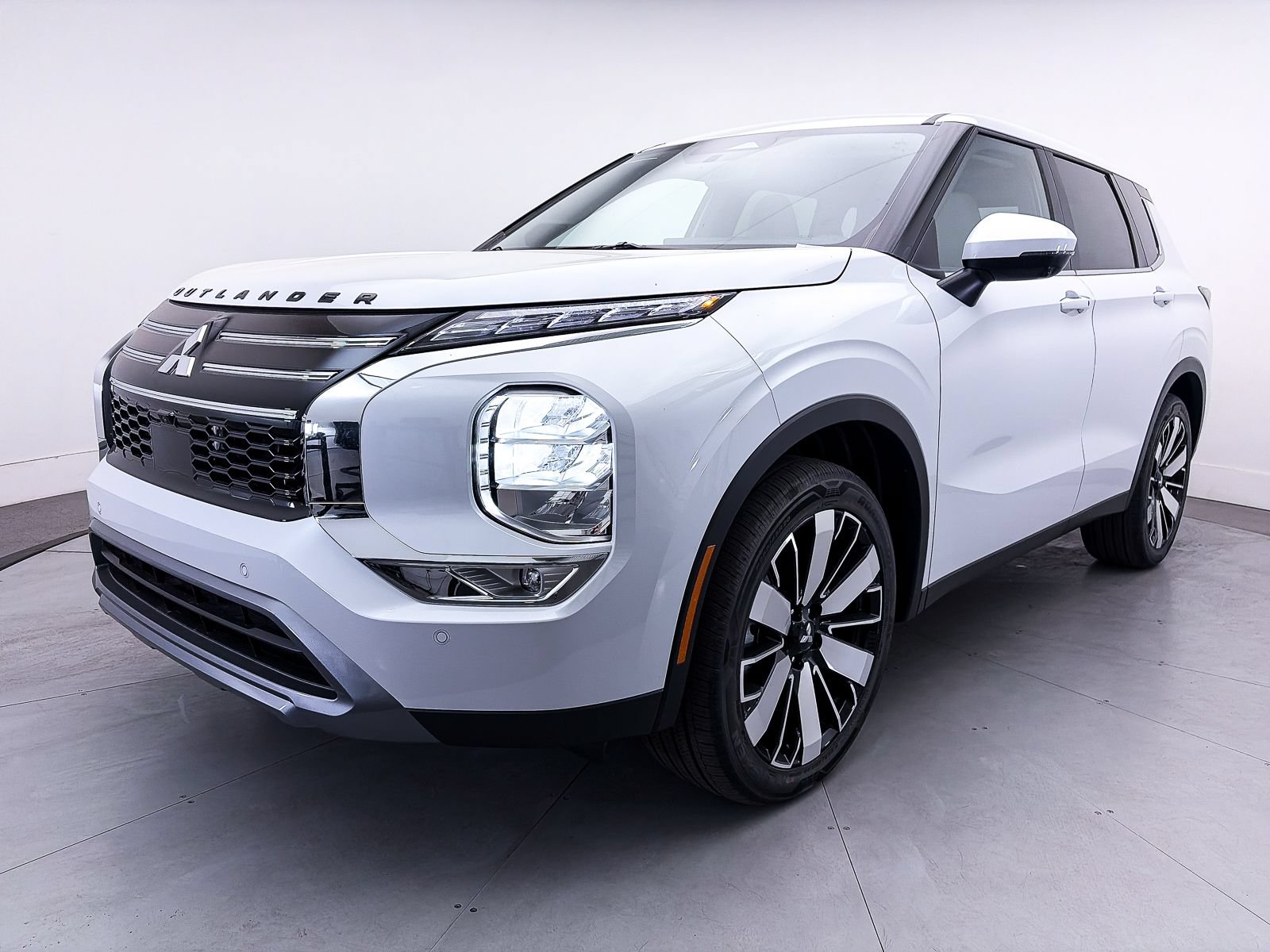 Used 2026 Mitsubishi Outlander SE FWD image 3