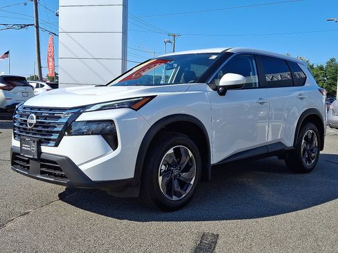 Certified 2025 Nissan Rogue SV image 3