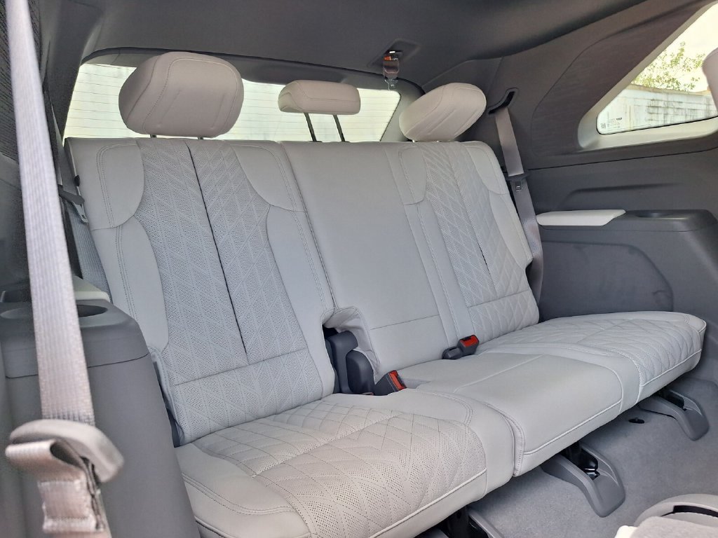 New 2026 Cadillac Escalade IQ Sport 1 w/ LPO, ONYX Package AWD/4WD image 32