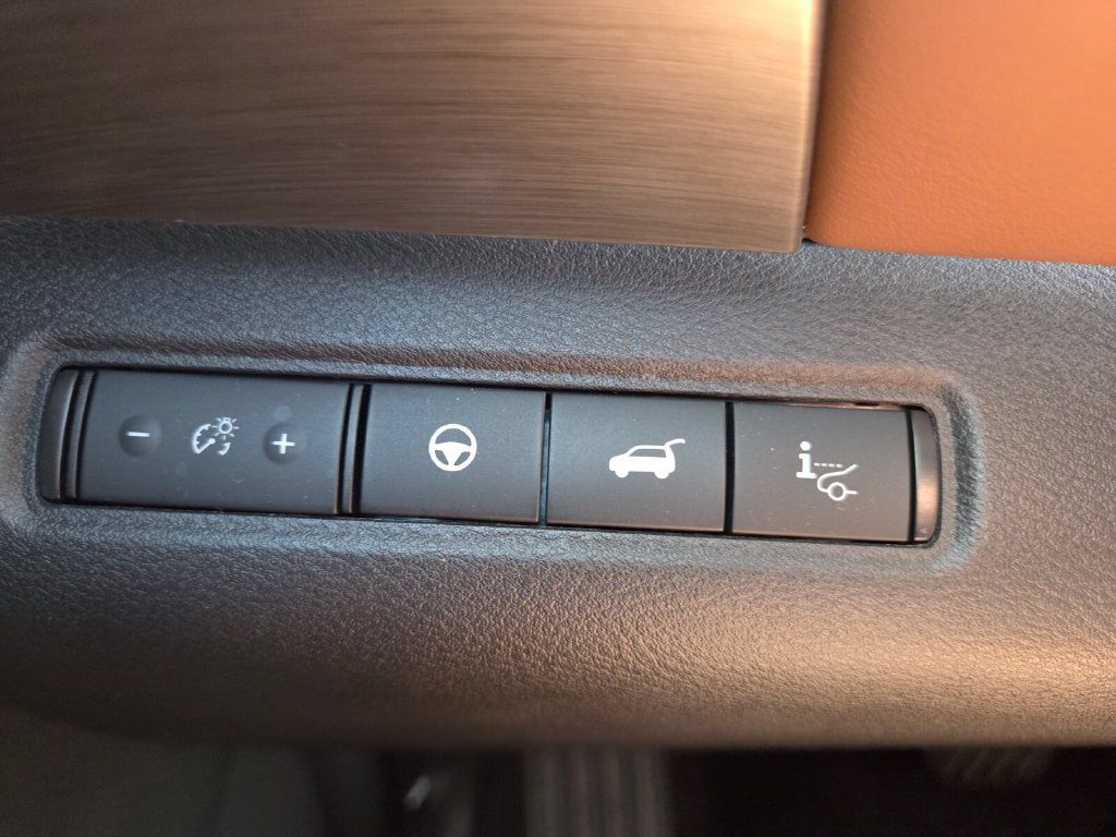Used 2025 Nissan Pathfinder Platinum w/ Cargo Package FWD image 12