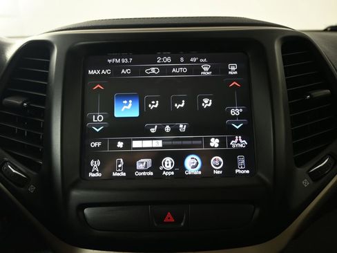 Used 2017 Jeep Cherokee Limited w/ Luxury Group AWD/4WD image 25