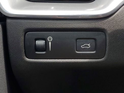 Used 2019 Volvo XC60 T6 Momentum w/ Premium Package AWD/4WD image 33