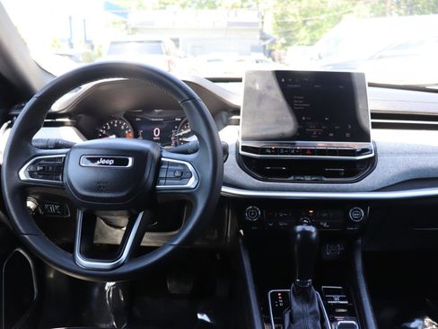 Used 2024 Jeep Compass Latitude AWD/4WD image 17