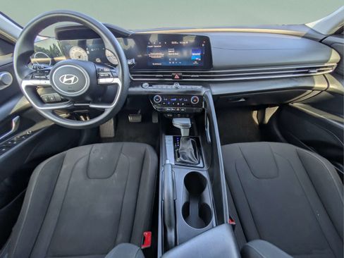 Used 2024 Hyundai Elantra SEL FWD image 11
