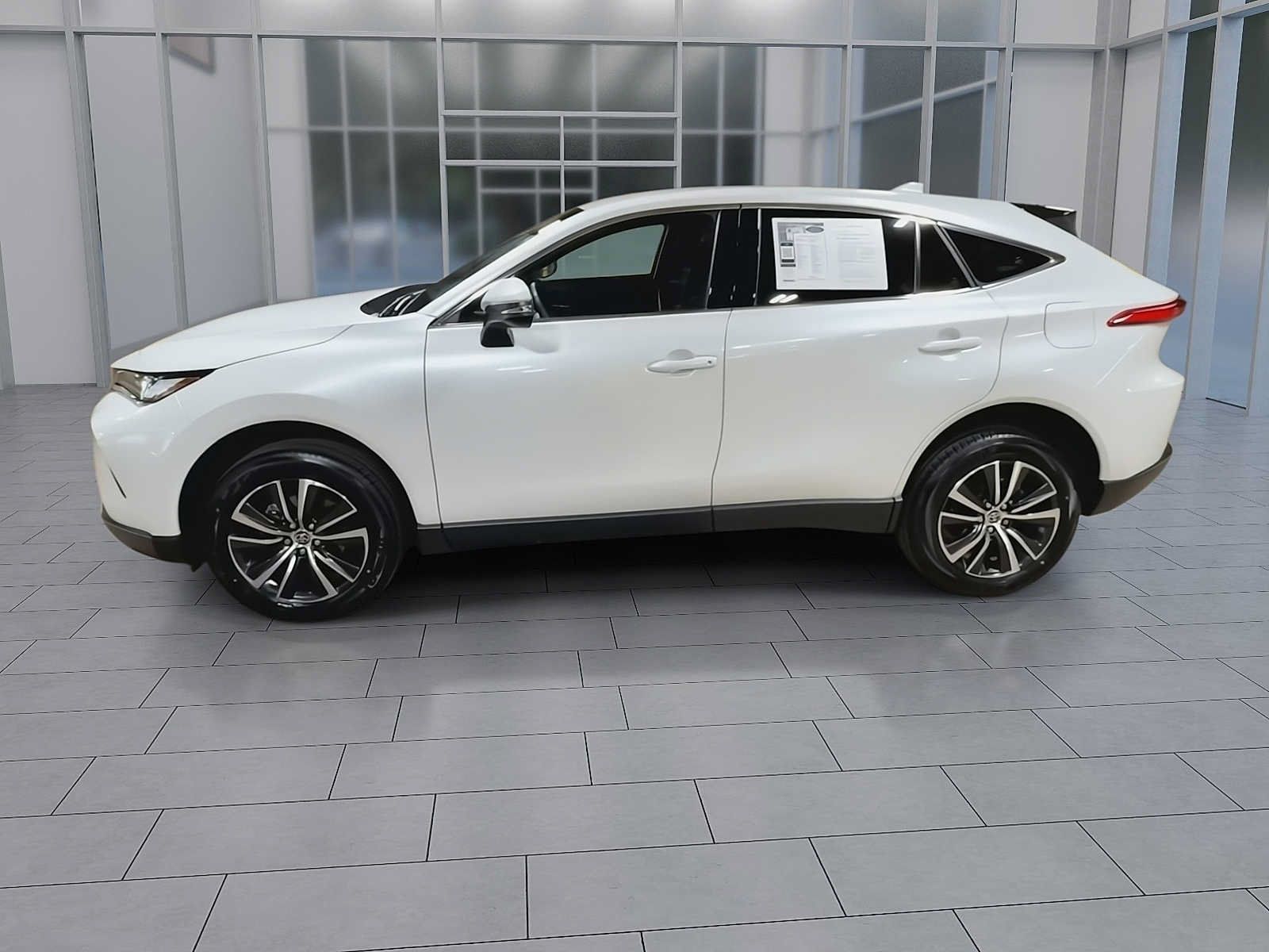 Used 2023 Toyota Venza LE AWD/4WD image 5
