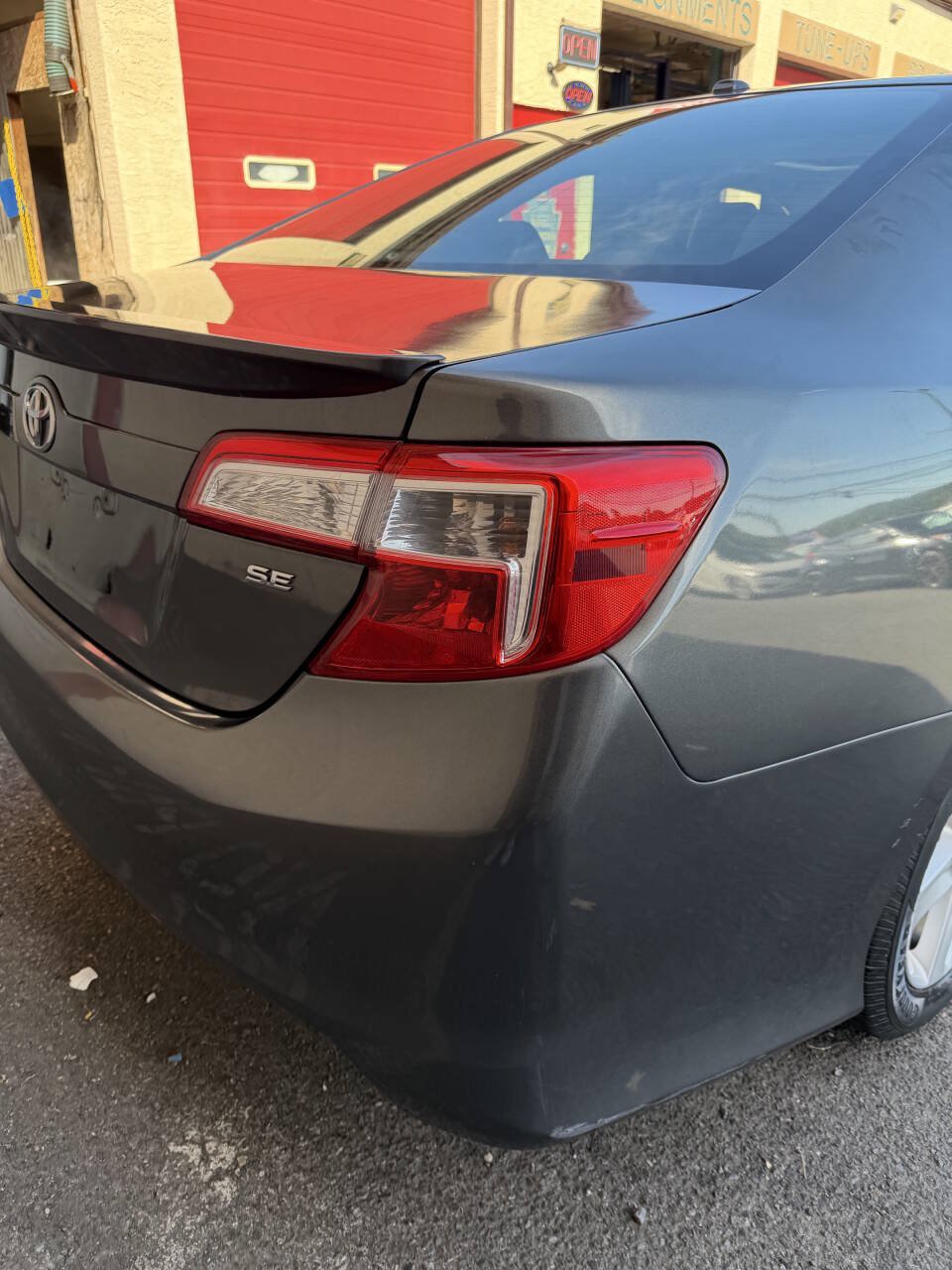 Used 2014 Toyota Camry SE w/ Moonroof Package FWD image 39