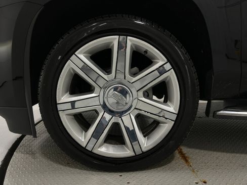 Used 2016 Cadillac Escalade Luxury image 38