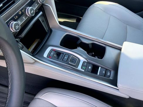 Used 2019 Honda Accord Touring image 17