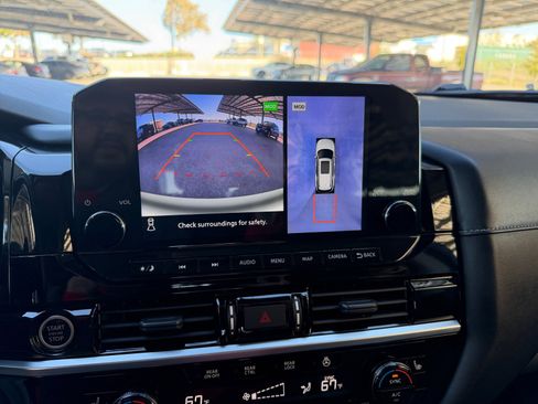 Used 2022 Nissan Pathfinder SL w/ Lighting Package (N92) image 15