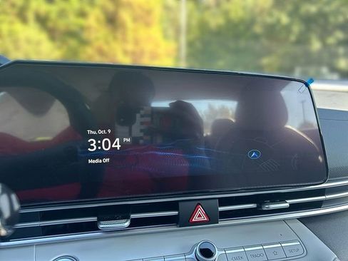 New 2025 Hyundai Elantra Limited FWD image 28