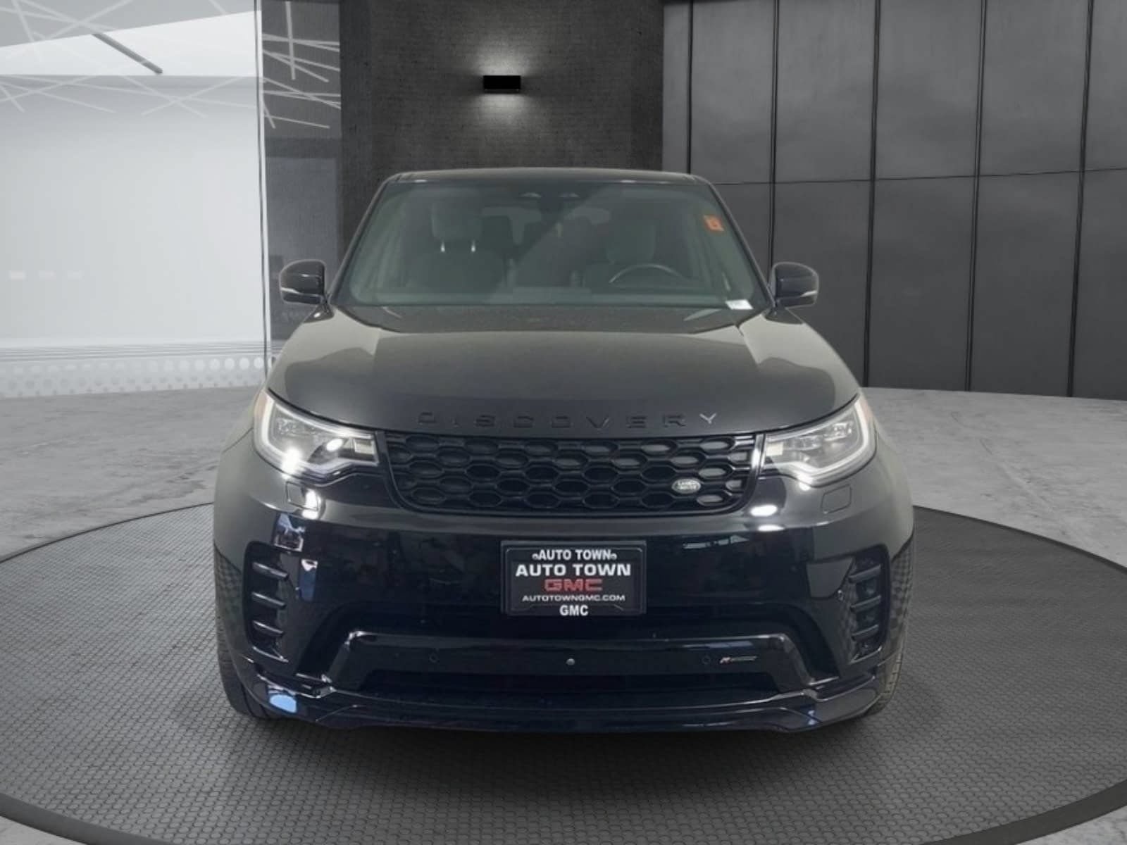 Used 2023 Land Rover Discovery S R-Dynamic AWD/4WD image 2