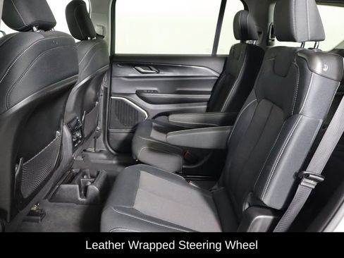 Used 2022 Jeep Grand Cherokee L Laredo w/ Luxury Tech Group I AWD/4WD image 16
