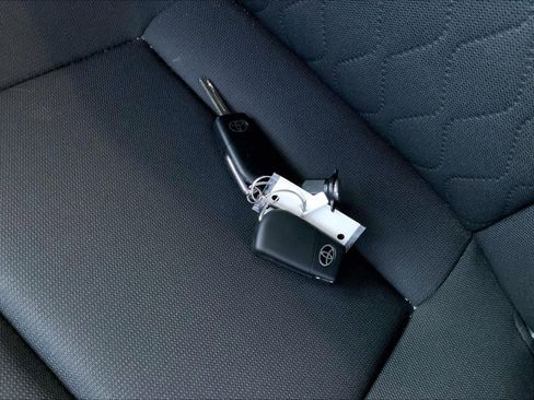 Used 2025 Toyota Corolla LE image 14