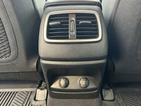 Used 2019 Kia Sorento LX image 17