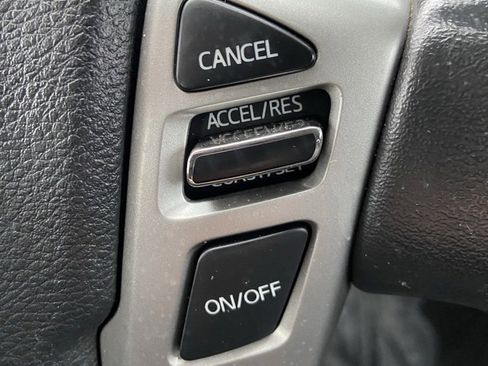 Used 2018 Nissan Titan SV image 14