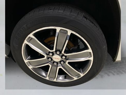 Used 2018 GMC Acadia Denali w/ Technology Package AWD/4WD image 19