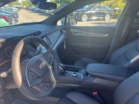 New 2025 Cadillac XT5 Luxury image 15