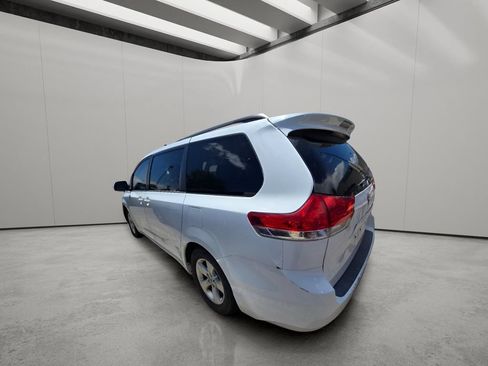 Used 2013 Toyota Sienna LE FWD image 4