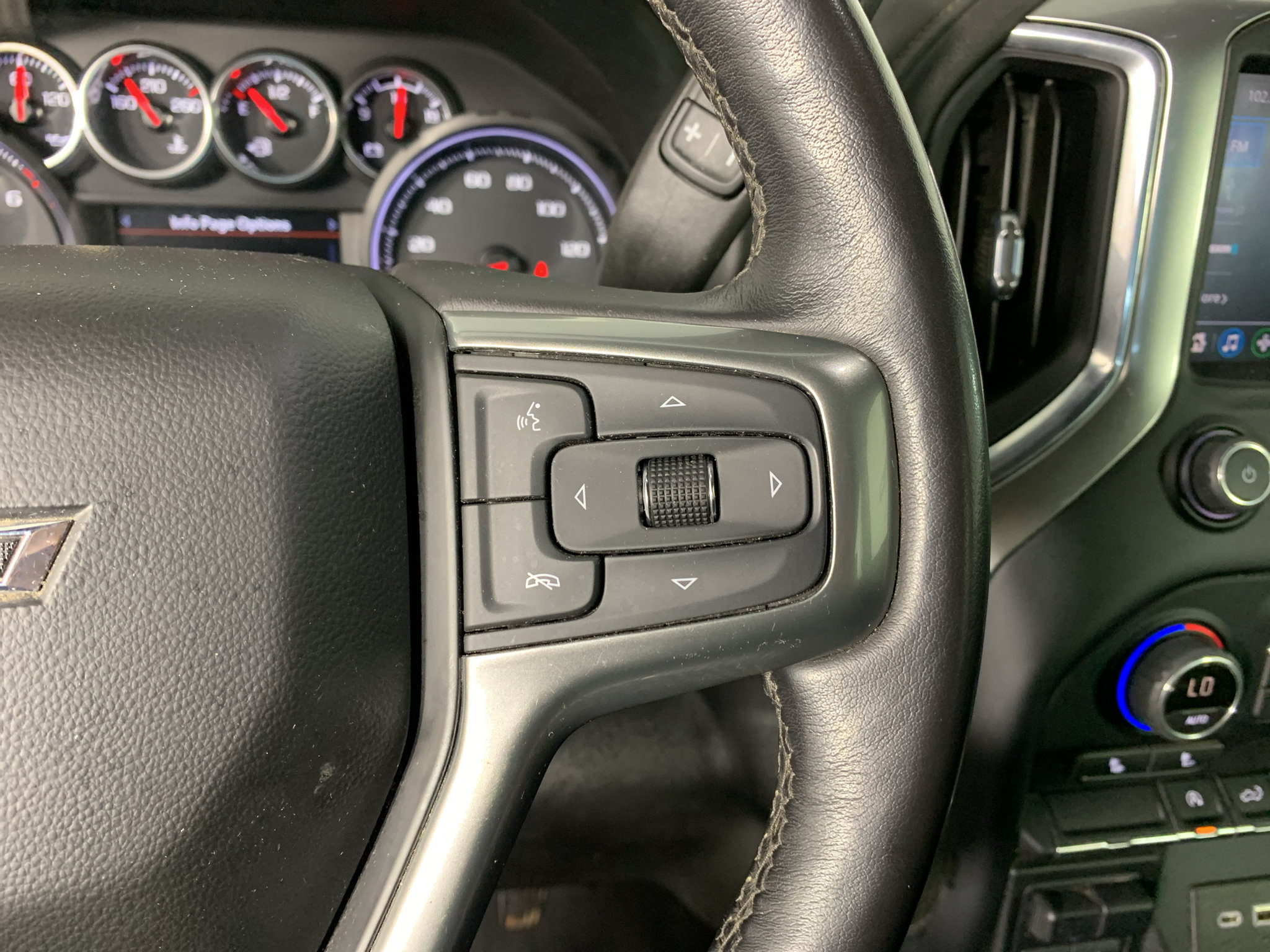 Used 2022 Chevrolet Silverado 1500 RST AWD/4WD image 18