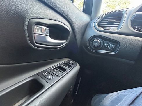 Used 2021 Jeep Renegade Limited image 23