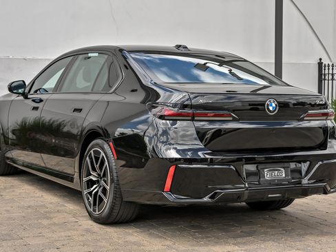 Used 2024 BMW 740i xDrive w/ Premium Package AWD/4WD image 11