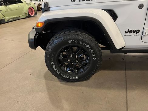 Used 2023 Jeep Gladiator Willys AWD/4WD image 39