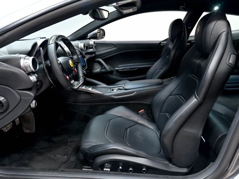 Used 2017 Ferrari GTC4Lusso AWD/4WD image 7