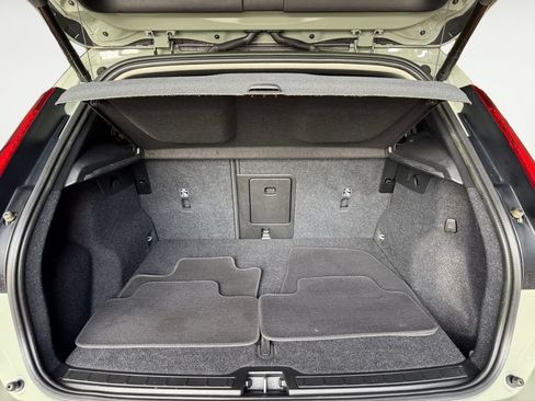Used 2023 Volvo XC40 B5 Plus w/ Climate Package AWD/4WD image 16