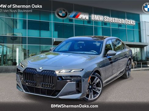 Used 2023 BMW 740i RWD image 1