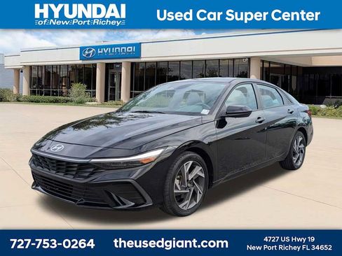 Certified 2025 Hyundai Elantra Sport FWD image 1