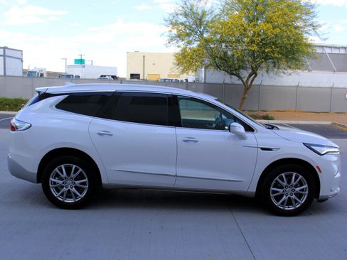 Used 2024 Buick Enclave Essence w/ Experience Buick Package image 4