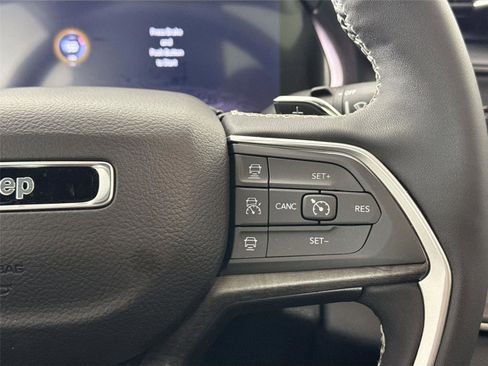 Used 2025 Jeep Grand Cherokee Limited w/ Black Appearance Package RWD image 20