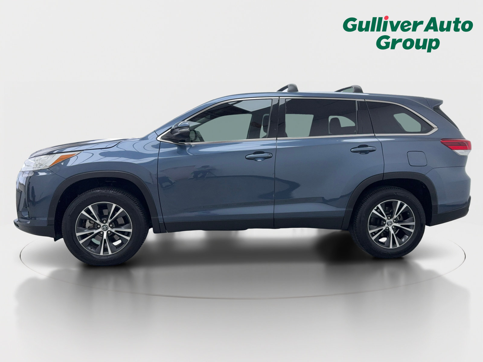 Used 2019 Toyota Highlander LE FWD image 3