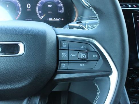 Used 2025 Jeep Grand Cherokee Laredo X AWD/4WD image 25