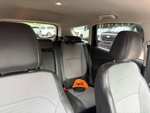 Used 2017 Ford Escape SE w/ SE Sport Appearance Package FWD image 44