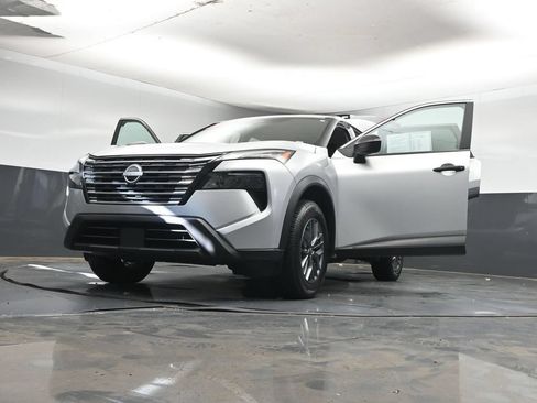Used 2024 Nissan Rogue S AWD/4WD image 39