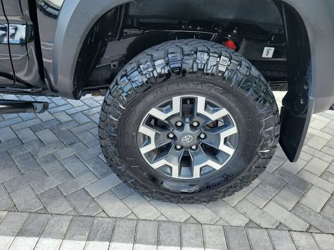 Used 2021 Toyota Tacoma TRD Off-Road w/ TRD Premium Off Road Package AWD/4WD image 13