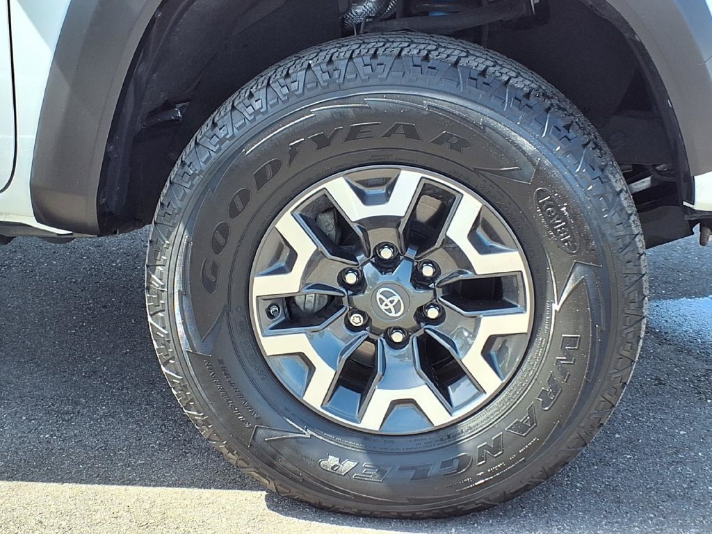 Used 2021 Toyota Tacoma TRD Off-Road w/ TRD Premium Off Road Package AWD/4WD image 12