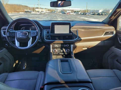 Used 2022 GMC Yukon XL SLT w/ SLT Premium Package image 19