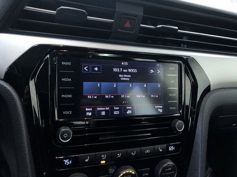 Used 2022 Volkswagen Passat 2.0T SE image 20