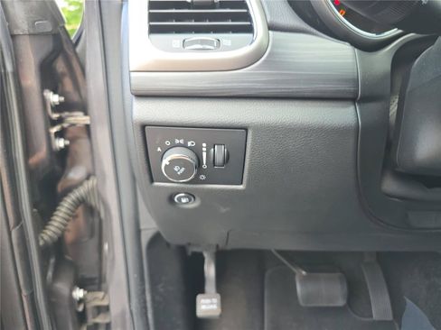 Used 2021 Jeep Grand Cherokee Laredo RWD image 34