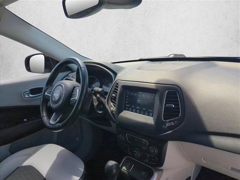 Used 2019 Jeep Compass Latitude w/ Popular Equipment Group FWD image 26