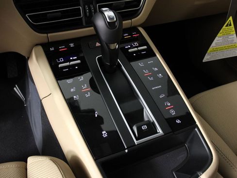 New 2026 Porsche Macan Turbo image 14