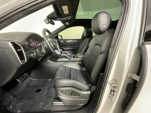 Used 2022 Porsche Cayenne GTS image 16