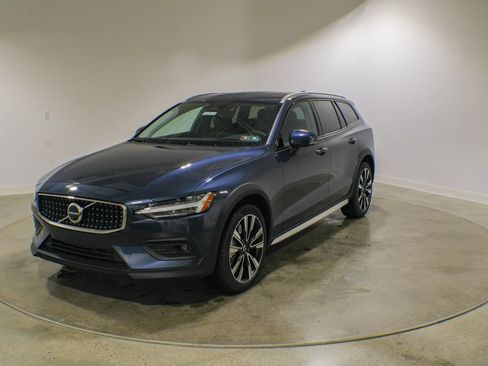 New 2026 Volvo V60 B5 Cross Country Ultra w/ Climate Package AWD/4WD image 1