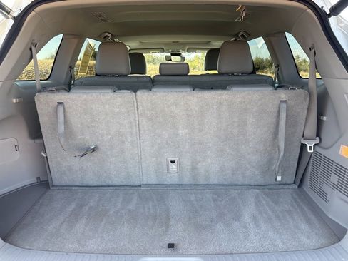 Used 2017 Toyota Highlander XLE w/ Carpet Mat Package AWD/4WD image 16