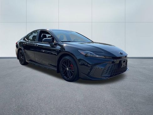 Used 2025 Toyota Camry SE w/ Multimedia Upgrade Package image 4